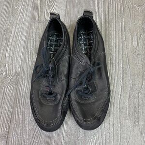 VIONIC Women's Lace Up Stitched Sneakers